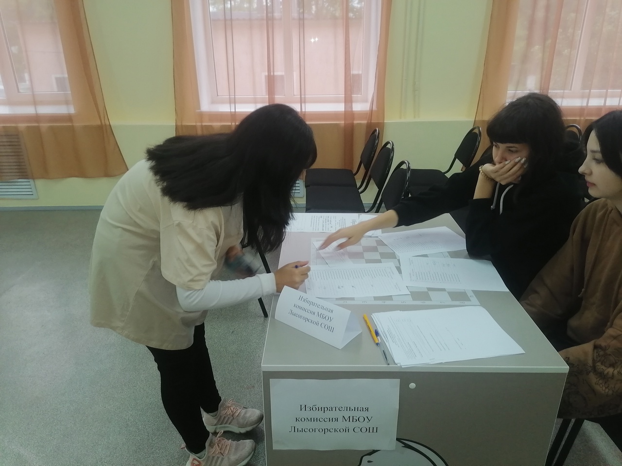 в МБОУ Лысогорской СОШ состоялись выборы Президента школьного ученического самоуправления.