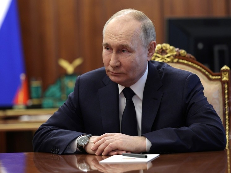 Владимир Путин подписал указ, которым было учреждено почетное звание «Заслуженный работник избирательной системы РФ».